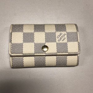 Authentic Louis Vuitton 6 Key Holder